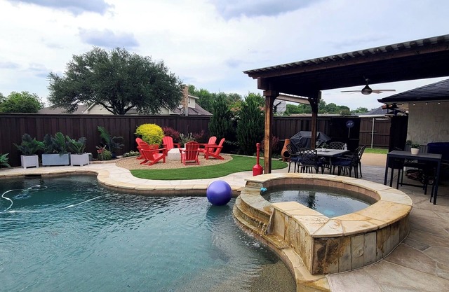 4BR Sleeps 10/2.5 baths w/Pool, Grill, Air Hockey