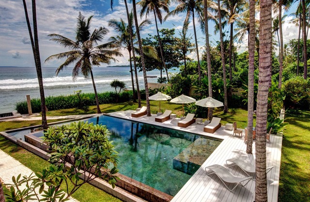 4BR Villa Candidasa, Private Access to Beach