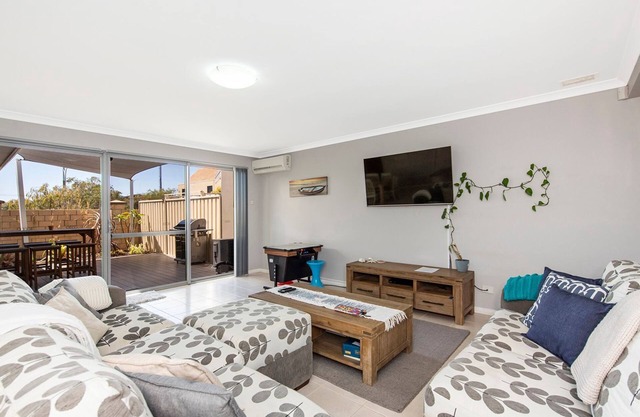 4Shore with Wifi- 4 Shore with Wifi is the ideal getaway holiday property for anyone and everyone!