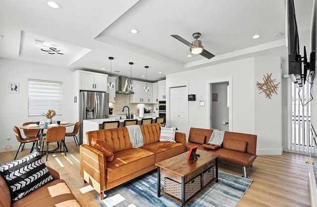 4story Townhome w/Rooftop View at Bishop Arts 10 min from Downtown Dallas