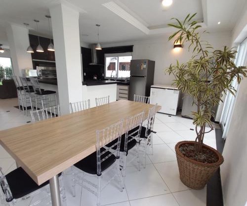 4suites arcond wifi600meg cond fech prox praia