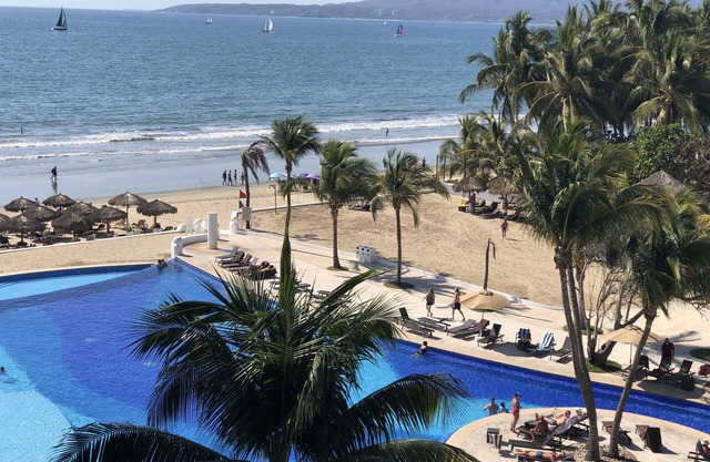 4th floor Ocean front condo