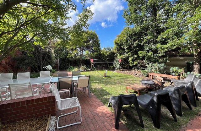 5+1 BRs/3 Bathrooms/NBN Wifi/Free Secure 5-6 Parking