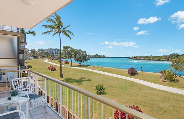5/18 Endeavour Parade Absolute riverfront in central Tweed Heads Wi-Fi Included