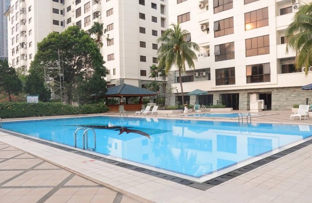 5 Acres Tropical garden in Kemang Raya Residence whole 3/2 Apart 2nd fl. Balcony