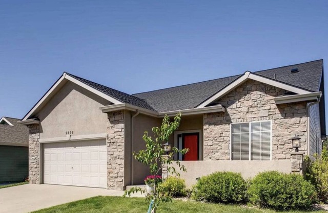 5 Bd house w/Gameroom, Mountain views & Golf course. Great getaway!