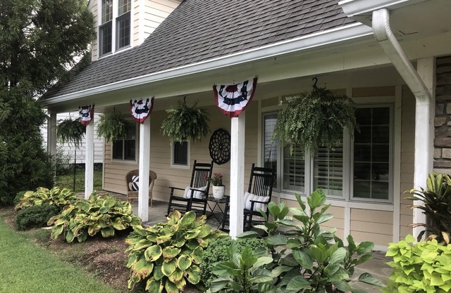 5 BDRM across from the USNA Stadium