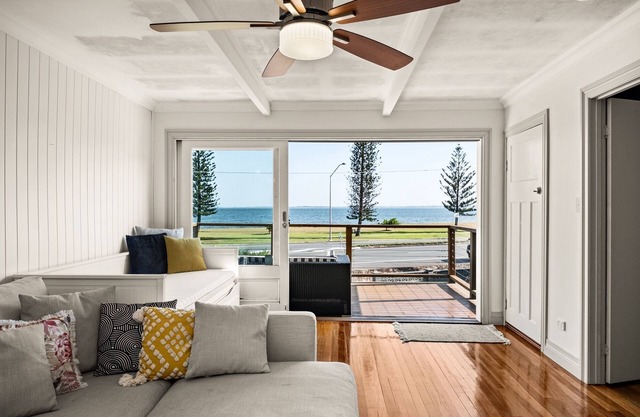 5-Bed Beachfront Bells Beach Bungalow, Lovely View