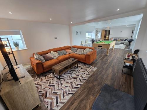 5 Bed Cottage Free Parking