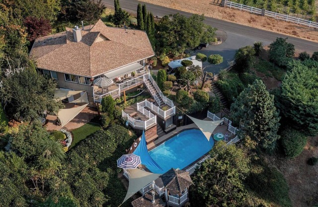 5 Bed Private Villa in Wine Country w/Pool, Sauna, Hot Tub