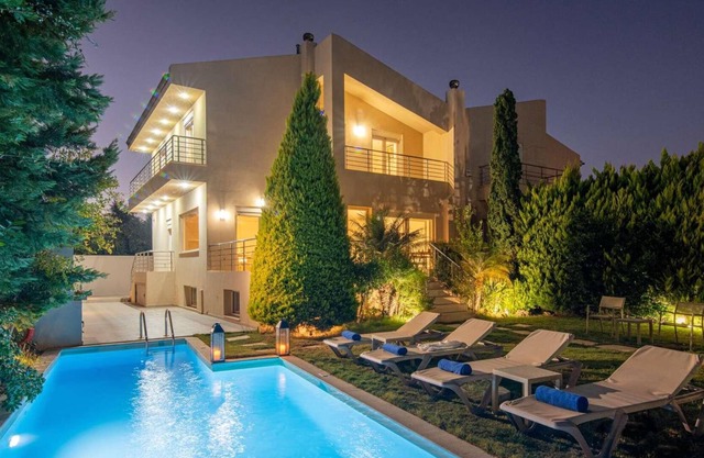 5 bed with private pool & pool table.