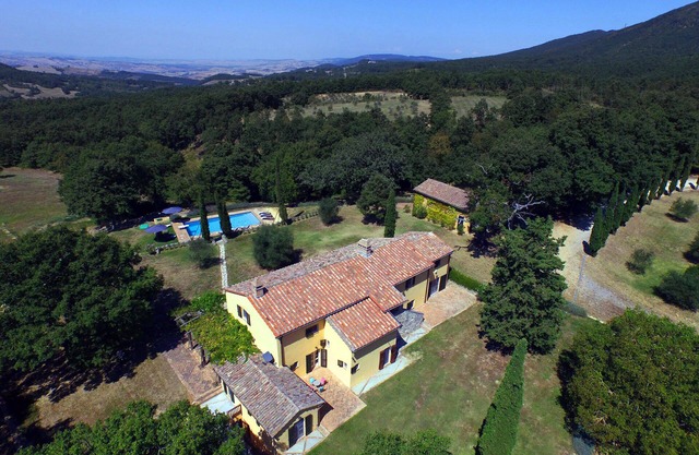 5 bedrooms, private pool, wifi, 10min from San Casciano dei Bagni, amazing views
