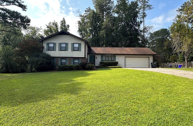 5 Bedroom 2.5 Bath Home In East Cobb and minutes to Truist Park and the Battery