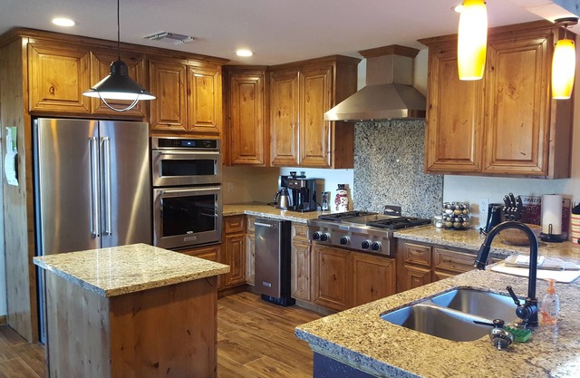 5 bedroom, 2.5 bath, w/pool table
