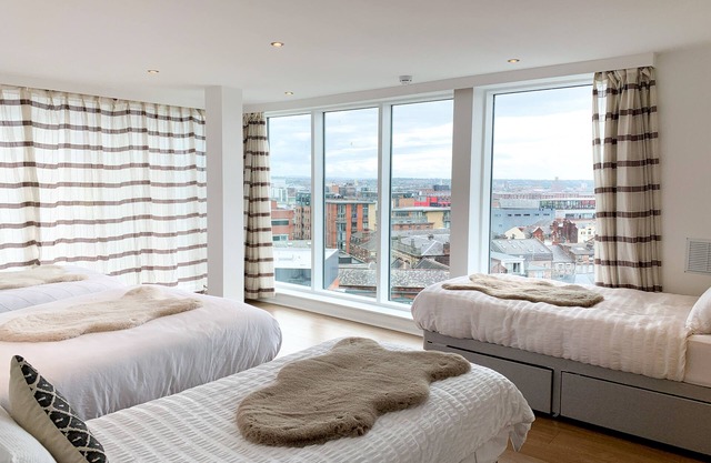 5 Bedroom 3 Bathroom Duplex Penthouse with Private Parking