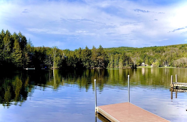 5 bedroom, 4 bath OKEMO Ski and LAKE Home with A/C