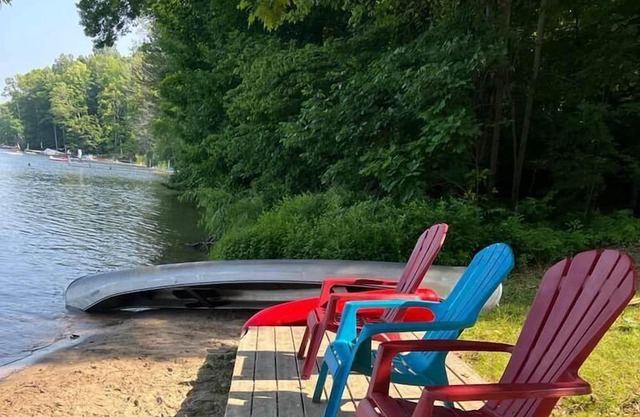 5 Bedroom, 4-season Cottage , Private Beach in Tiny