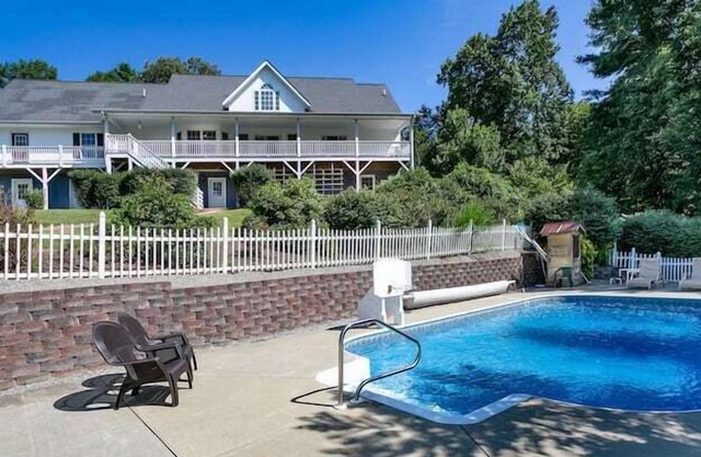 5 Bedroom 685292 by Houzlet