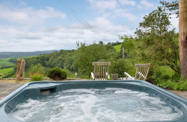 5 bedroom accommodation in near Carmarthen