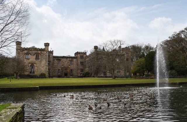 5 bedroom accommodation in Winterburn