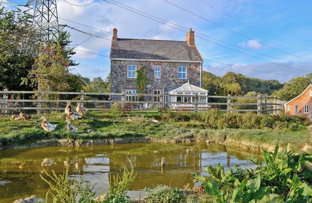 5 bedroom accommodation in Bovey Tracey, near Newton Abbot