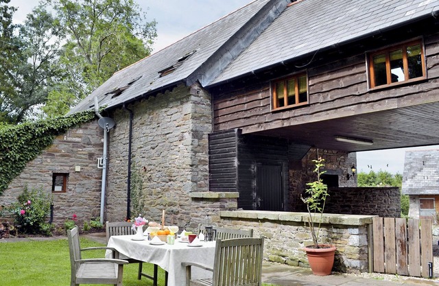 5 bedroom accommodation in Three Cocks, near Hay-on-Wye