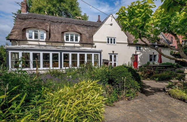 5 bedroom accommodation in Ludham