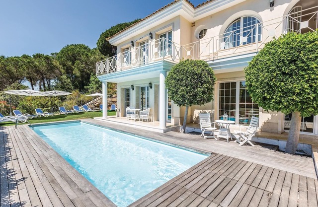 5 bedroom amazing home in Cabrils