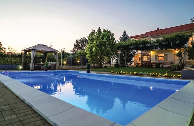 5 bedroom amazing home in Vinjani Donji