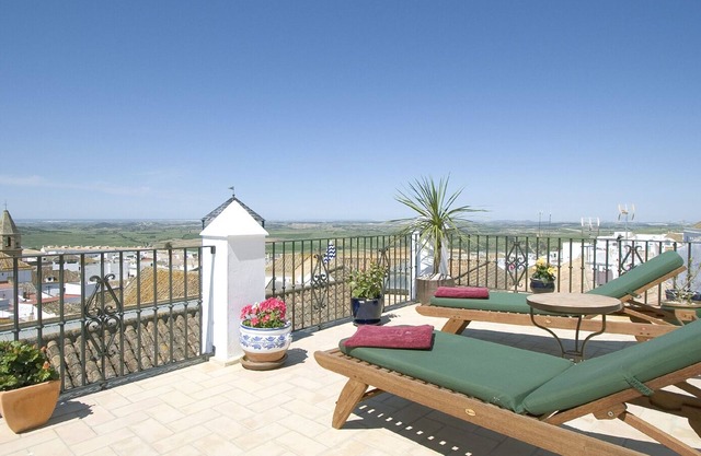 5 bedroom Andaluz Patio House, private pool, view to sea, sleeps up to 12 guests