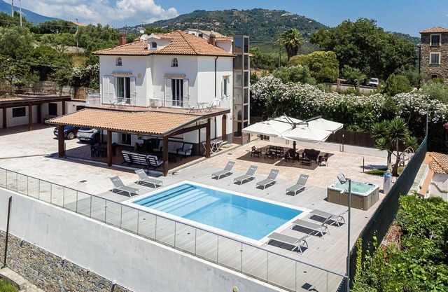 5 bedroom awesome home in Casalvelino