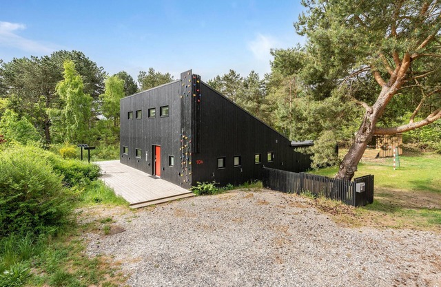 5 bedroom awesome home in Ebeltoft