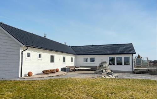5 Bedroom Beautiful Home In Kverva