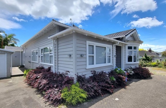 5-Bedroom Central Auckland Retreat