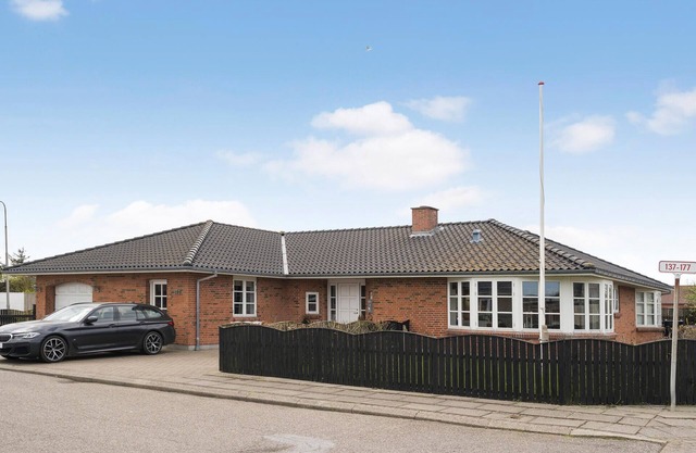 5 bedroom cozy home in Thyborøn