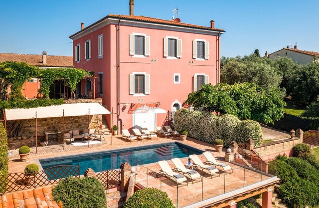 5 bedroom cozy home in Fabbrica
