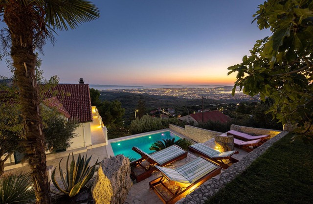 5 bedroom cozy home in Klis
