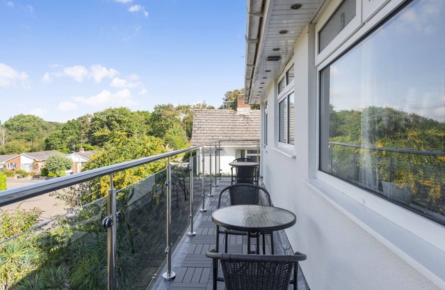 5 Bedroom Detached Beach House Poole Bournemouth