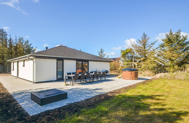 5 bedroom gorgeous home in Vestervig