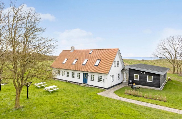 5 bedroom gorgeous home in Bjørnø