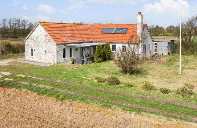 5 bedroom gorgeous home in Thyholm