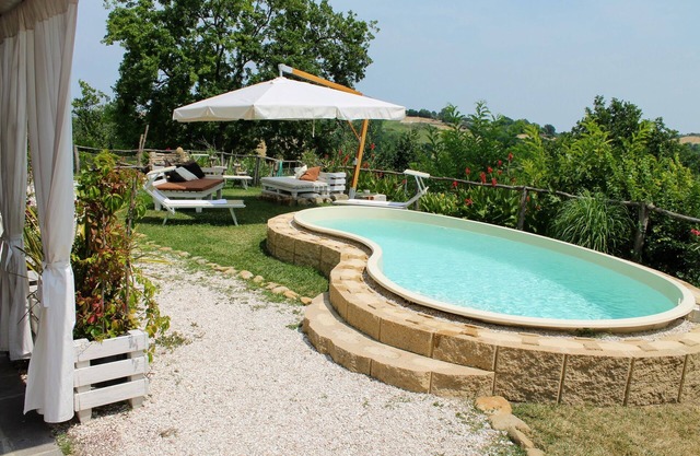 5-bedroom holiday apartment: nature, swimming pool, relax 30 mins from the beach
