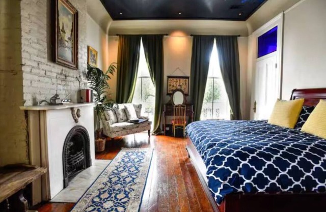 "5-Bedroom Home with Pool & Relaxing Vibes"