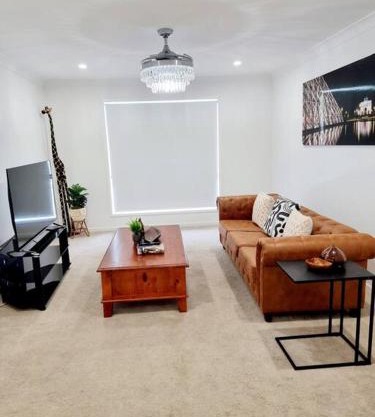 5-Bedroom House: Ensuite, Netflix, Prime Location