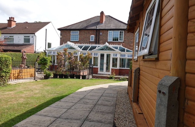 5 Bedroom House with Gorgeous Landscaped Gardens