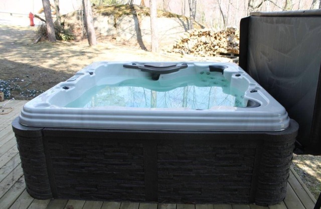 5 Bedroom Luxury Ski & Golf Chalet - Private Hot Tub - Prime Ski in Ski Out