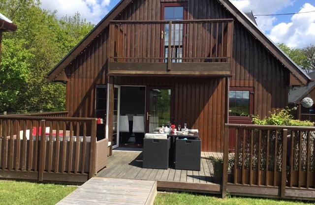 5 bedroom luxury lodge with private hot tub, unobstructed views, large gardens, barbecue area and fr