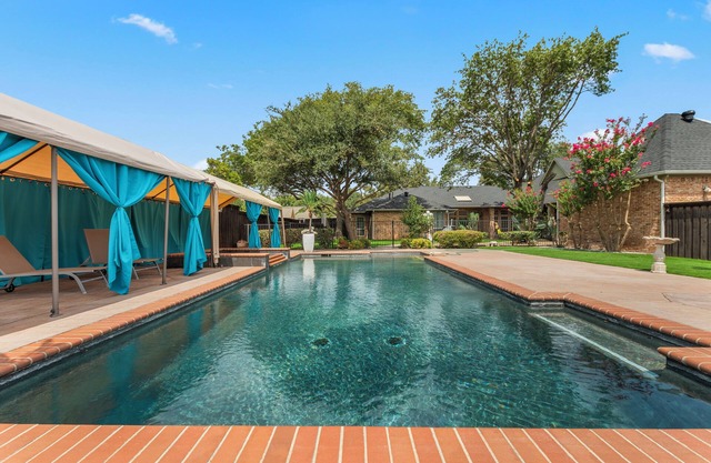 5-Bedroom Luxury Villa ,Top Location! for Your Dream Stay!