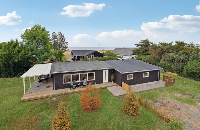 5 bedroom nice home in Asperup