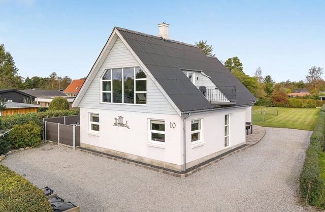 5 bedroom nice home in Hadsund
